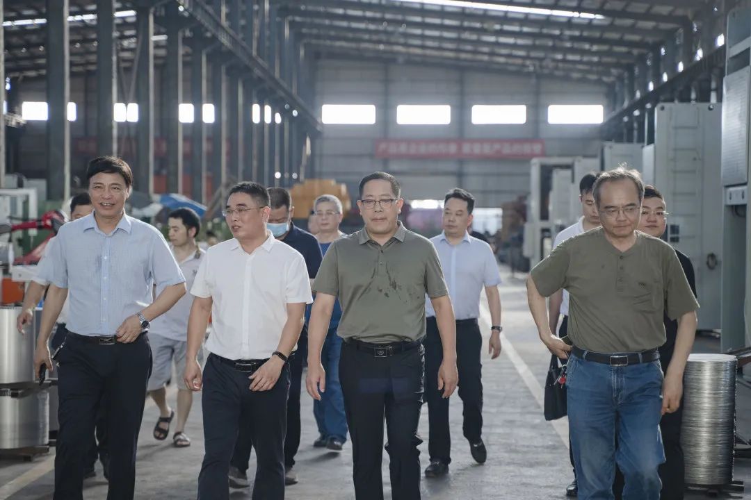 衡東縣縣委副書(shū)記、縣長(cháng)對朝陽(yáng)集團自動(dòng)化生產(chǎn)線(xiàn)進(jìn)行視察